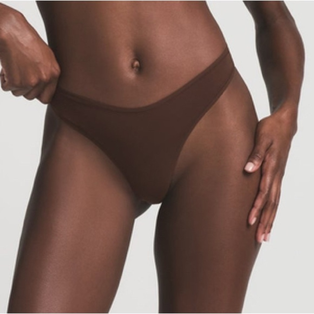 Skims Shine Cocoa Thong Size 4X